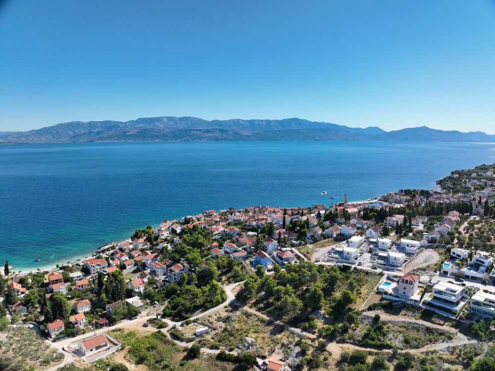 Sutivan, Brač: građevinsko zemljište 190 m od mora, 500 m²