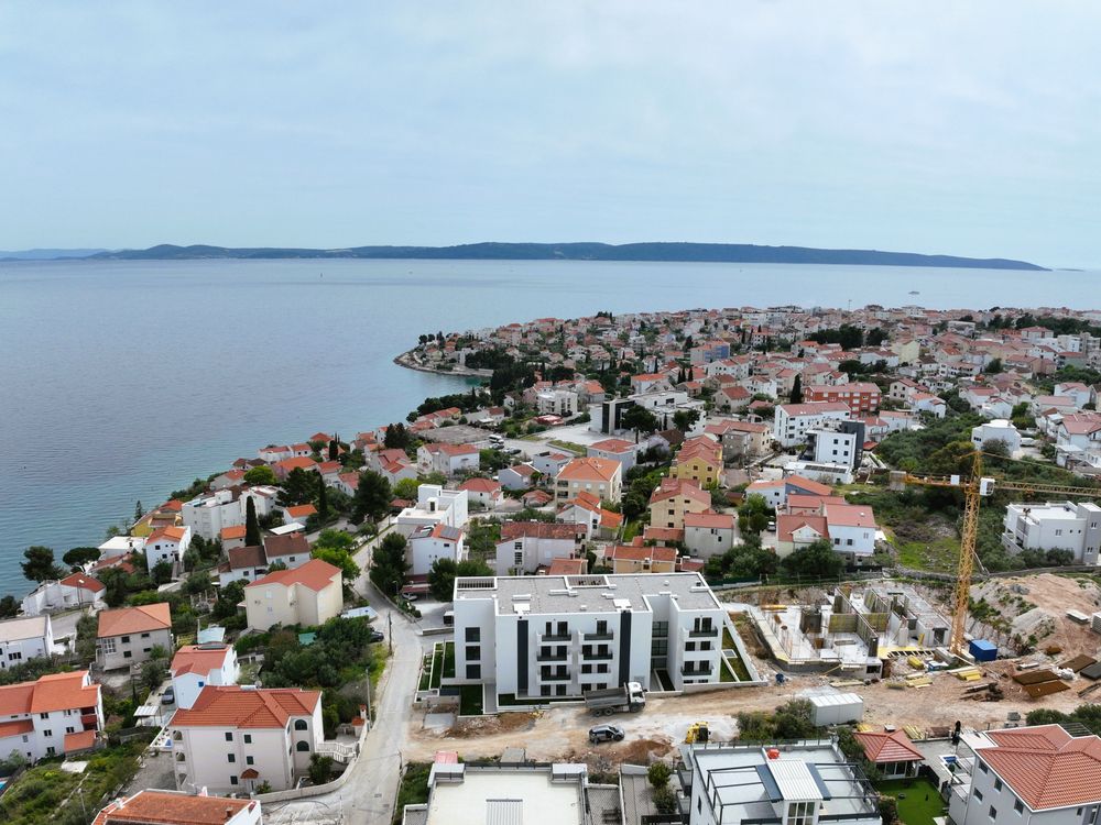 Okrug Gornji, Čiovo: dvosoban stan na prvom katu, 150 m od mora