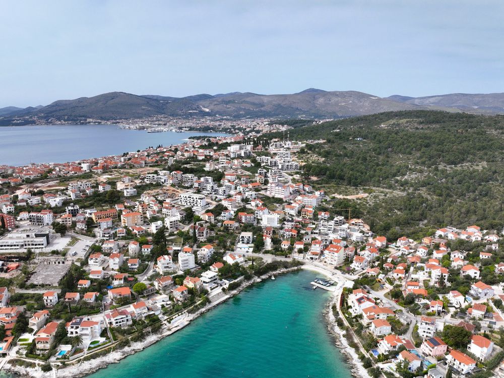 Okrug Gornji, Čiovo: funkcionalan dvosoban stan u prizemlju, 83 m²